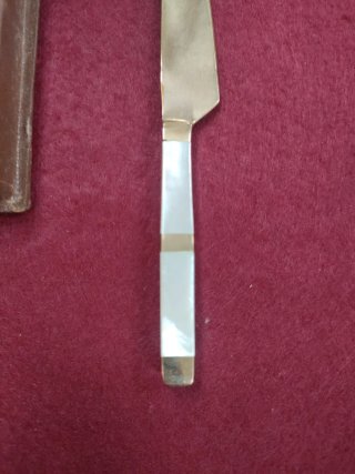 Set Cuchillos Dorado y Nacar. Para untar o postre
