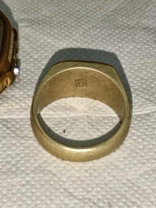 Lote Reloj, Anillo sello y Pisa corbata.