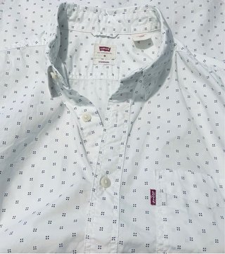 Camisa Levi's blanca estampada manga corta