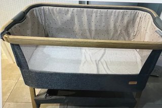 Cuna de colecho Cozee gris y madera
