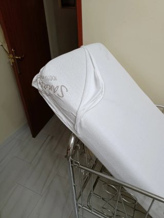 Cuna de metal para bebé