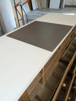 Mostrador de madera con cristal