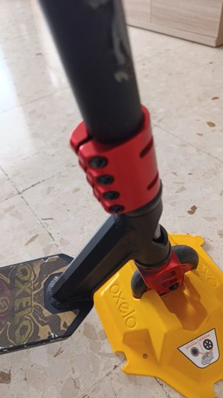 Patinete Freestyle con base amarilla