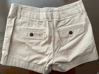 Pantalón corto beige