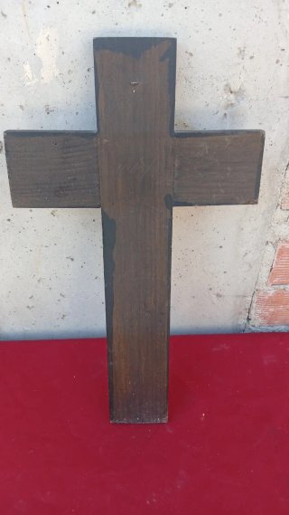 Cristo de madera y resina