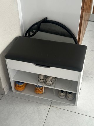 Mueble zapatero blanco y negro