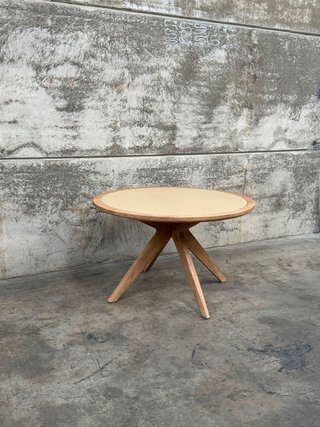 Mesa redonda Julieta de polycemento beige y madera maciza de acacia Ø 120 cm FSC 100%