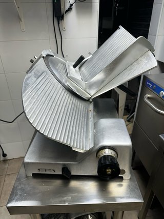 Cortadora de fiambre profesional MOBBA