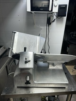 Cortadora de fiambre profesional MOBBA