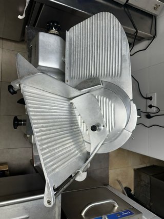 Cortadora de fiambre profesional MOBBA