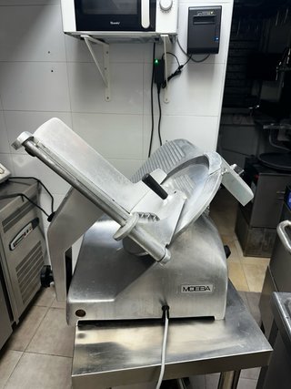 Cortadora de fiambre profesional MOBBA