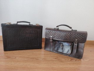 2 Maletines Cuero Repujado Antiguos