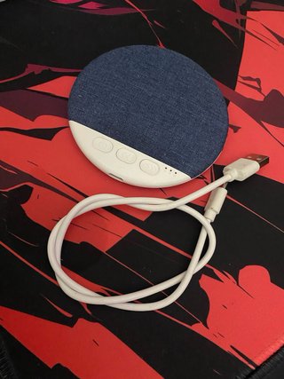 Mini altavoz para dormir azul y blanco