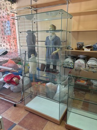 Expositores Tienda Cristal y Metal