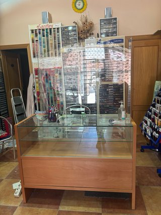 Expositores Tienda Cristal y Metal