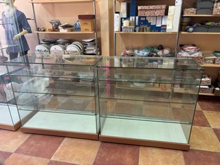 Expositores Tienda Cristal y Metal