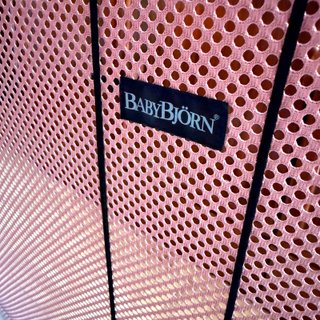 Cuna de viaje BabyBjörn Light Rosa