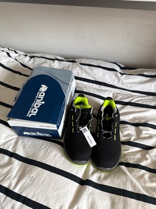 Zapatos de trabajo Manibau negros y verdes