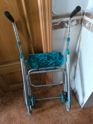 Andador con asiento para personas mayores