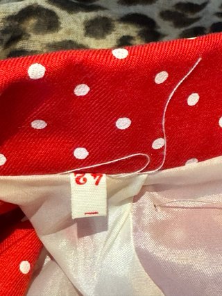 Blazer rojo con lunares blancos