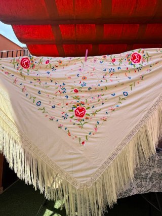 Mantón de Manila bordado floral