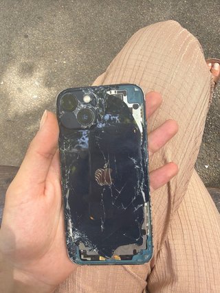 iPhone 13 Rosso - Rottura posteriore
