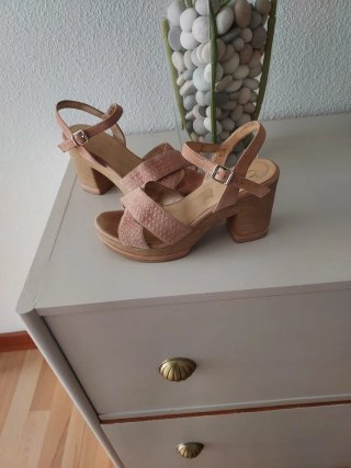Sandalias tacón piel rosa