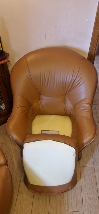 Divano e 2 poltrone in pelle