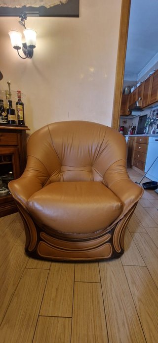Divano e 2 poltrone in pelle