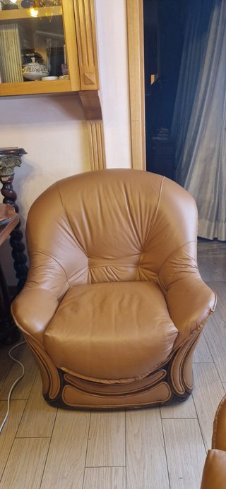 Divano e 2 poltrone in pelle