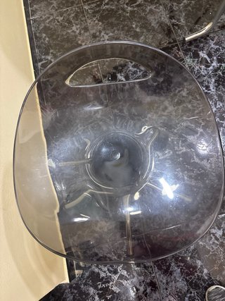 Taburete ergonómico transparente