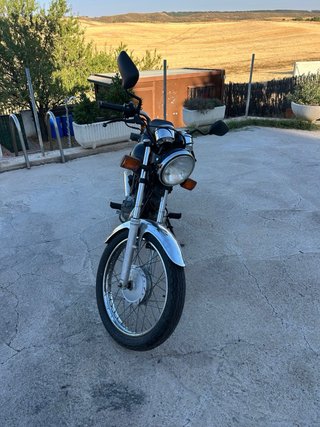 YAMAHA SR 250 Negra