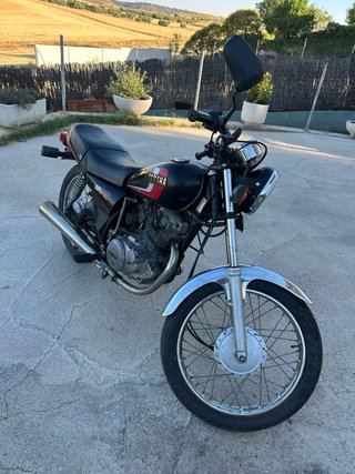 YAMAHA SR 250 Negra