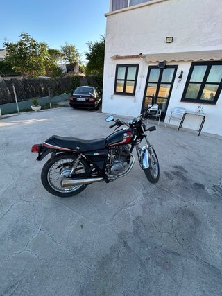 YAMAHA SR 250 Negra