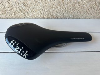 Sillín Fi'zi:k Antares Negro