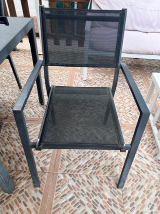 Mesa y sillas exterior aluminio y cristal.