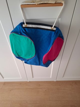 Bolsa de playa azul y multicolor