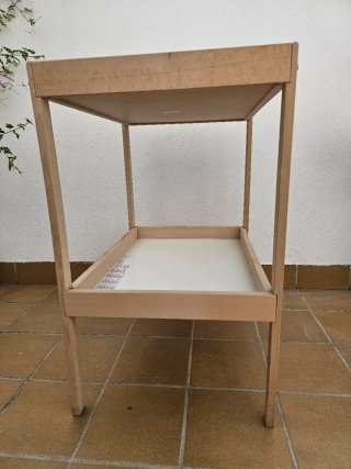 Cambiador IKEA madera y blanco