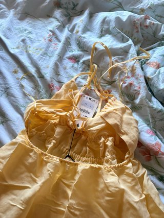 Vestido amarillo Zara
