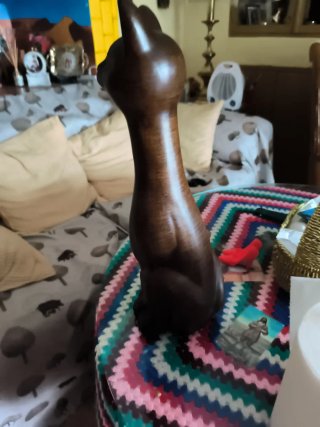 Figura de Gato Oscuro