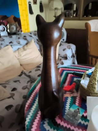 Figura de Gato Oscuro