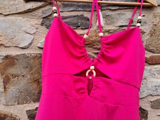 Vestido midi fucsia con abertura talla Xs