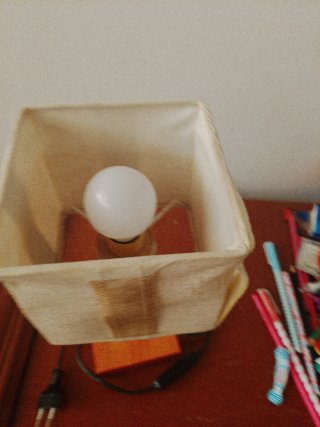 Lámpara de mesa vintage tela y madera