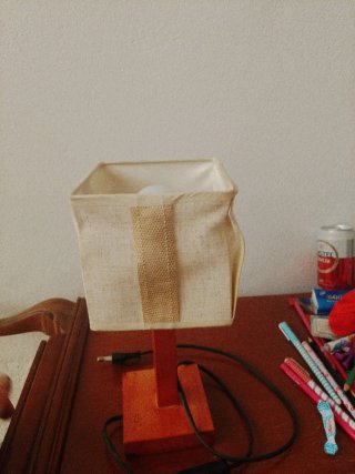 Lámpara de mesa vintage tela y madera