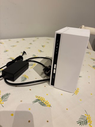 NAS QNAP TS-233 + 2 discos duros de 500 GB