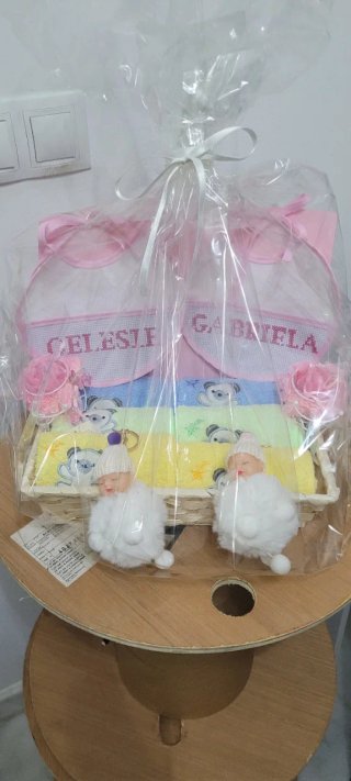 Cesta regalo bebé personalizada