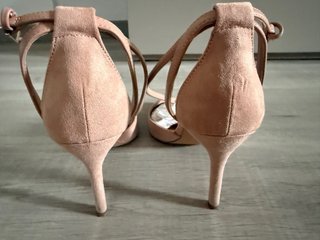 Zapatos de tacón Stradivarius rosa