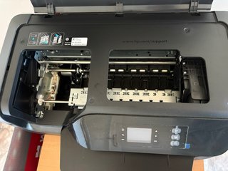 Impresora HP Negra  OfficeJetPro 8210