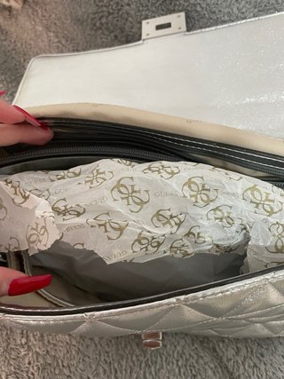 Bolso Guess Plateado Acolchado