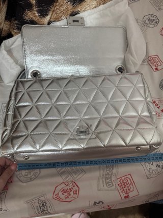 Bolso Guess Plateado Acolchado